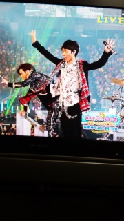 ������~����