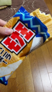 ���i��